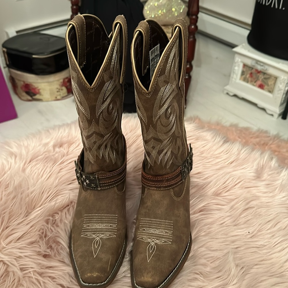Durango Weatern boot, slight worn look, woman’s size 9, square toe, wore twice